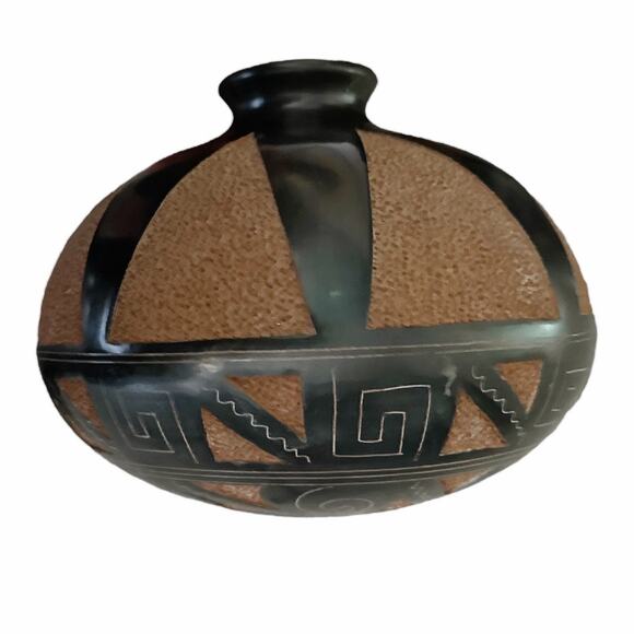 Vintage Hand Carved South American Brown Tan Pottery Vase - Picture 8 of 11